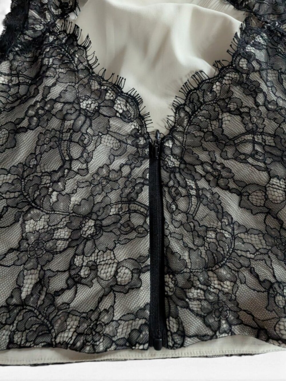 Alice + Olivia Lace Sleeveless Top Size 6 Black Nude NWT - Picture 7 of 9